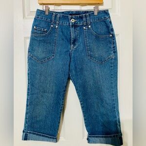 Womens like new size 10 jean capris